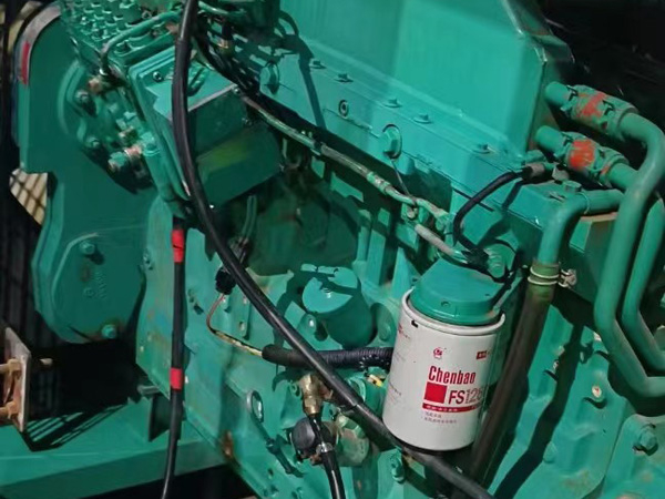 冯坡镇如何确定新的发电机组控制系统是否与原系统兼容？