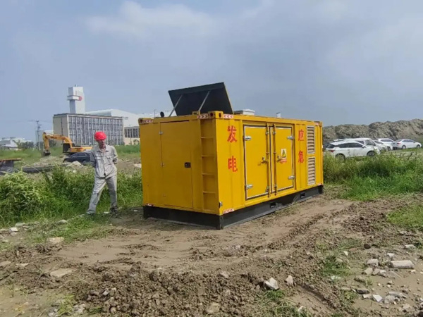 冯坡镇200KW柴油发电机机组每小时的油耗量受哪些因素影响？