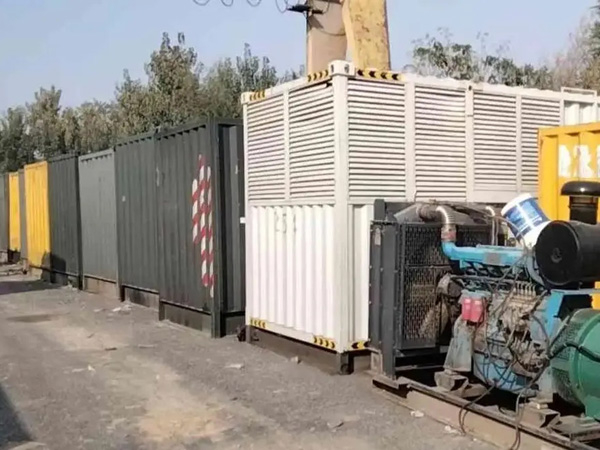 冯坡镇200KW柴油发电机机组每小时油耗是多少？